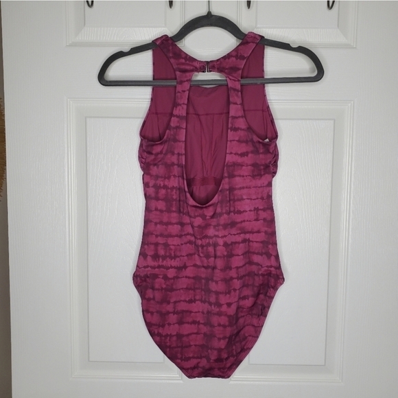 Athleta Maldives Purple Plum Tie Dye Printed Cut Out One Piece Swimsuit - Picture 5 of 9